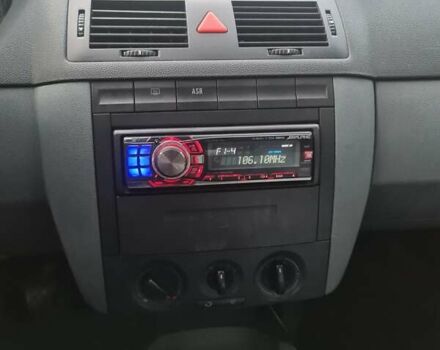 Черный Шкода Фабия, объемом двигателя 1.9 л и пробегом 330 тыс. км за 3500 $, фото 5 на Automoto.ua