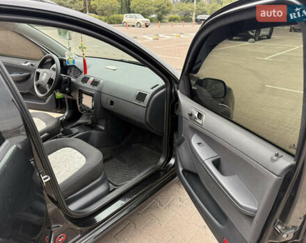 Чорний Шкода Фабія, об'ємом двигуна 1.4 л та пробігом 207 тис. км за 3350 $, фото 20 на Automoto.ua
