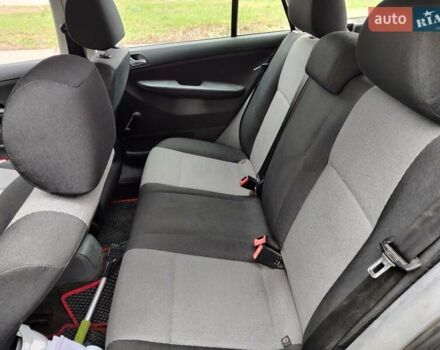 Черный Шкода Фабия, объемом двигателя 1.39 л и пробегом 248 тыс. км за 3500 $, фото 3 на Automoto.ua