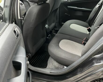 Черный Шкода Фабия, объемом двигателя 1.4 л и пробегом 230 тыс. км за 3999 $, фото 18 на Automoto.ua