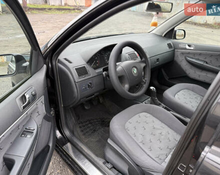 Черный Шкода Фабия, объемом двигателя 1.4 л и пробегом 233 тыс. км за 3800 $, фото 4 на Automoto.ua