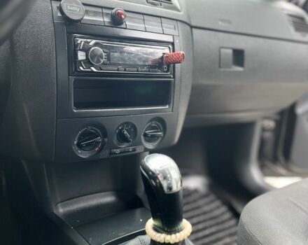 Черный Шкода Фабия, объемом двигателя 1.4 л и пробегом 230 тыс. км за 3999 $, фото 16 на Automoto.ua