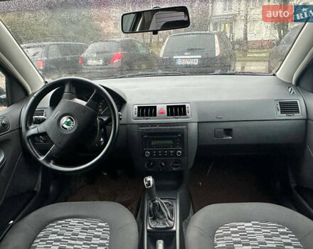 Черный Шкода Фабия, объемом двигателя 1.9 л и пробегом 225 тыс. км за 3700 $, фото 7 на Automoto.ua