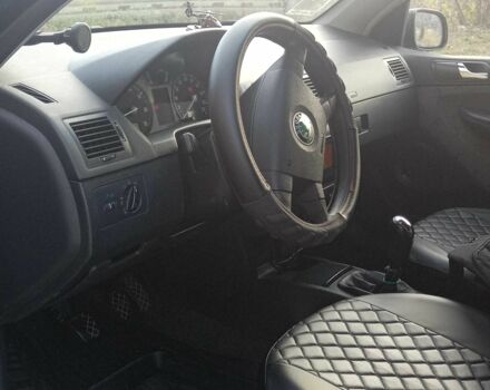 Черный Шкода Фабия, объемом двигателя 1.2 л и пробегом 300 тыс. км за 4350 $, фото 9 на Automoto.ua