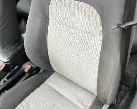 Черный Шкода Фабия, объемом двигателя 1.4 л и пробегом 230 тыс. км за 3999 $, фото 15 на Automoto.ua