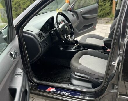Черный Шкода Фабия, объемом двигателя 1.4 л и пробегом 230 тыс. км за 3999 $, фото 12 на Automoto.ua