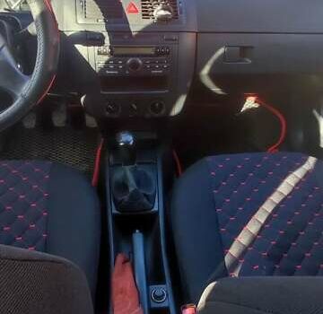 Черный Шкода Фабия, объемом двигателя 1.4 л и пробегом 387 тыс. км за 3500 $, фото 8 на Automoto.ua