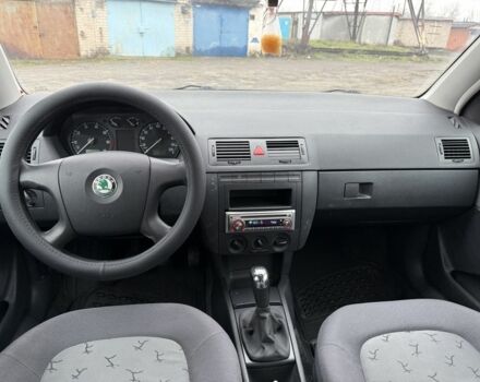 Черный Шкода Фабия, объемом двигателя 1.4 л и пробегом 233 тыс. км за 3800 $, фото 5 на Automoto.ua