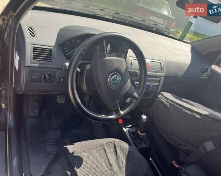 Черный Шкода Фабия, объемом двигателя 1.39 л и пробегом 226 тыс. км за 4600 $, фото 2 на Automoto.ua