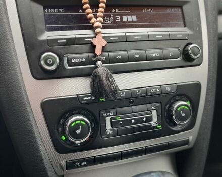 Черный Шкода Фабия, объемом двигателя 1.4 л и пробегом 230 тыс. км за 3999 $, фото 7 на Automoto.ua