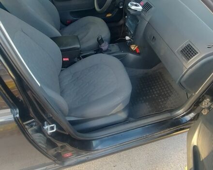 Чорний Шкода Фабія, об'ємом двигуна 1.4 л та пробігом 310 тис. км за 3899 $, фото 4 на Automoto.ua