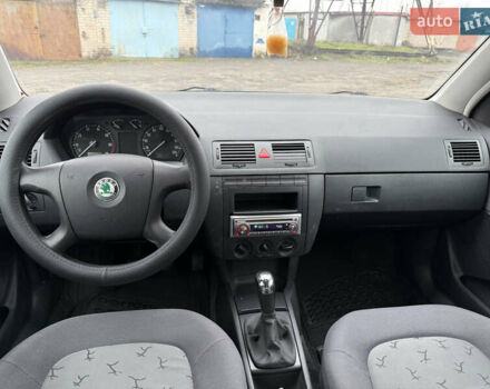 Черный Шкода Фабия, объемом двигателя 1.4 л и пробегом 233 тыс. км за 3800 $, фото 5 на Automoto.ua