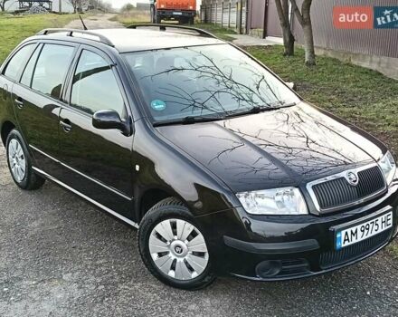 Черный Шкода Фабия, объемом двигателя 1.4 л и пробегом 225 тыс. км за 4800 $, фото 2 на Automoto.ua