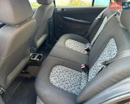 Шкода Фабия 2005 в Казатине на Automoto.ua Черный Шкода Фабия, объемом двигателя 1.4 л и пробегом 184 тыс. км за 4900 $, фото 18 на Automoto.ua