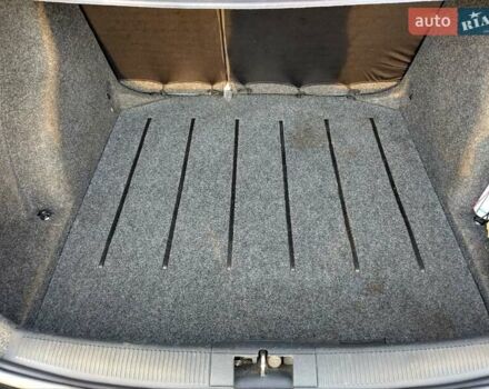 Черный Шкода Фабия, объемом двигателя 1.39 л и пробегом 240 тыс. км за 5000 $, фото 4 на Automoto.ua