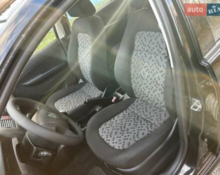 Шкода Фабия 2005 в Казатине на Automoto.ua Черный Шкода Фабия, объемом двигателя 1.4 л и пробегом 184 тыс. км за 4900 $, фото 16 на Automoto.ua