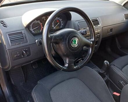 Черный Шкода Фабия, объемом двигателя 1.39 л и пробегом 237 тыс. км за 4100 $, фото 3 на Automoto.ua