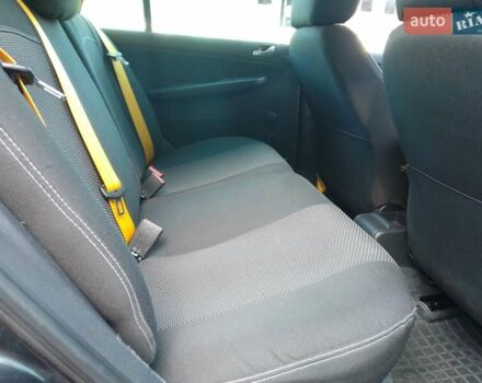 Черный Шкода Фабия, объемом двигателя 1.39 л и пробегом 228 тыс. км за 5200 $, фото 5 на Automoto.ua