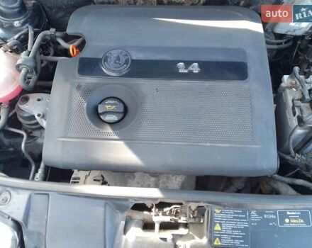 Черный Шкода Фабия, объемом двигателя 1.39 л и пробегом 228 тыс. км за 5200 $, фото 2 на Automoto.ua