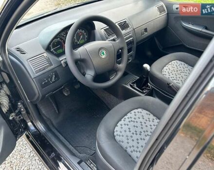 Шкода Фабия 2005 в Казатине на Automoto.ua Черный Шкода Фабия, объемом двигателя 1.4 л и пробегом 184 тыс. км за 4900 $, фото 13 на Automoto.ua