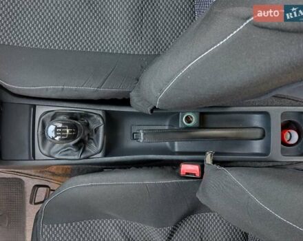 Черный Шкода Фабия, объемом двигателя 1.39 л и пробегом 240 тыс. км за 5000 $, фото 7 на Automoto.ua