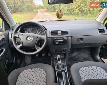 Черный Шкода Фабия, объемом двигателя 1.4 л и пробегом 196 тыс. км за 4699 $, фото 6 на Automoto.ua