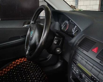 Черный Шкода Фабия, объемом двигателя 1.39 л и пробегом 250 тыс. км за 6000 $, фото 15 на Automoto.ua