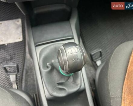 Черный Шкода Фабия, объемом двигателя 1.4 л и пробегом 276 тыс. км за 5440 $, фото 28 на Automoto.ua