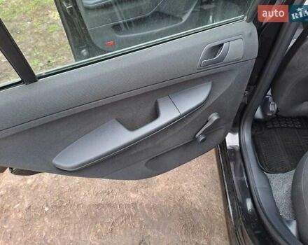 Черный Шкода Фабия, объемом двигателя 1.39 л и пробегом 151 тыс. км за 4500 $, фото 12 на Automoto.ua