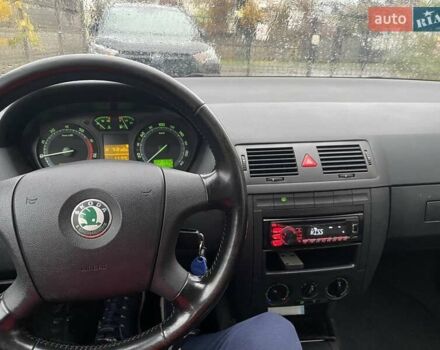 Черный Шкода Фабия, объемом двигателя 1.39 л и пробегом 222 тыс. км за 4550 $, фото 7 на Automoto.ua