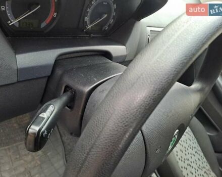 Черный Шкода Фабия, объемом двигателя 1.39 л и пробегом 151 тыс. км за 4500 $, фото 5 на Automoto.ua