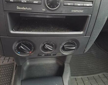 Черный Шкода Фабия, объемом двигателя 1.39 л и пробегом 151 тыс. км за 4500 $, фото 9 на Automoto.ua