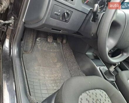 Черный Шкода Фабия, объемом двигателя 1.39 л и пробегом 151 тыс. км за 4500 $, фото 7 на Automoto.ua