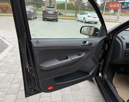 Черный Шкода Фабия, объемом двигателя 1.39 л и пробегом 249 тыс. км за 4550 $, фото 24 на Automoto.ua