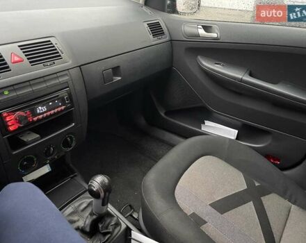 Черный Шкода Фабия, объемом двигателя 1.39 л и пробегом 222 тыс. км за 4550 $, фото 4 на Automoto.ua