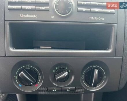 Черный Шкода Фабия, объемом двигателя 1.4 л и пробегом 276 тыс. км за 5440 $, фото 27 на Automoto.ua