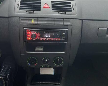 Черный Шкода Фабия, объемом двигателя 1.39 л и пробегом 222 тыс. км за 4550 $, фото 2 на Automoto.ua