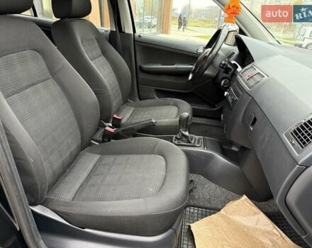 Черный Шкода Фабия, объемом двигателя 1.39 л и пробегом 249 тыс. км за 4550 $, фото 33 на Automoto.ua