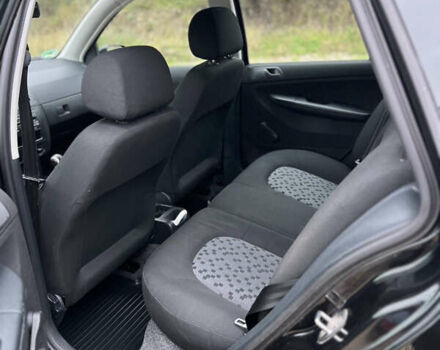 Черный Шкода Фабия, объемом двигателя 1.4 л и пробегом 220 тыс. км за 4450 $, фото 16 на Automoto.ua