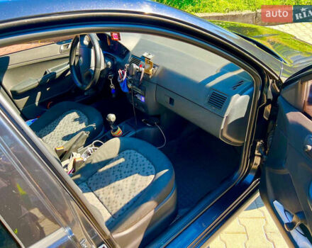 Черный Шкода Фабия, объемом двигателя 1.2 л и пробегом 262 тыс. км за 3800 $, фото 14 на Automoto.ua