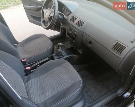 Черный Шкода Фабия, объемом двигателя 1.39 л и пробегом 159 тыс. км за 4800 $, фото 12 на Automoto.ua