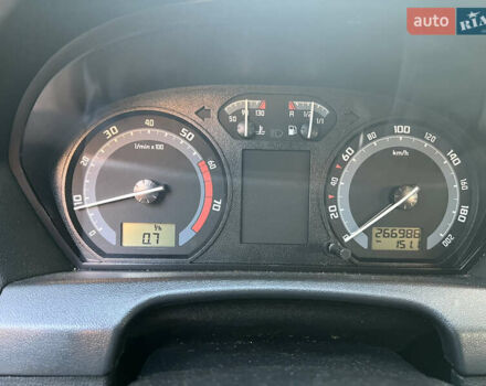 Черный Шкода Фабия, объемом двигателя 1.4 л и пробегом 270 тыс. км за 4400 $, фото 6 на Automoto.ua