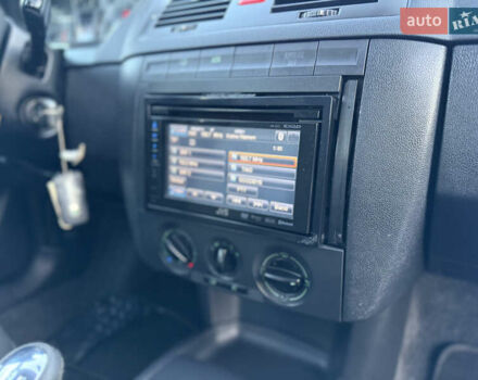 Черный Шкода Фабия, объемом двигателя 1.4 л и пробегом 200 тыс. км за 4999 $, фото 28 на Automoto.ua