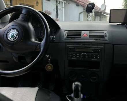 Черный Шкода Фабия, объемом двигателя 1.39 л и пробегом 220 тыс. км за 4650 $, фото 11 на Automoto.ua