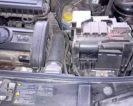 Черный Шкода Фабия, объемом двигателя 1.4 л и пробегом 294 тыс. км за 5100 $, фото 4 на Automoto.ua