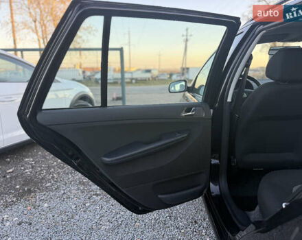 Черный Шкода Фабия, объемом двигателя 1.4 л и пробегом 200 тыс. км за 4999 $, фото 16 на Automoto.ua