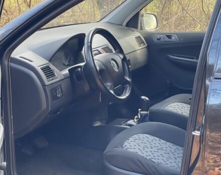 Черный Шкода Фабия, объемом двигателя 1.2 л и пробегом 380 тыс. км за 3100 $, фото 6 на Automoto.ua