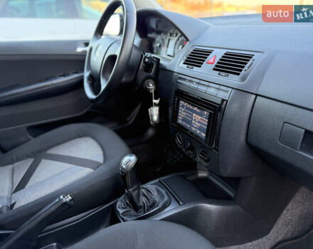 Черный Шкода Фабия, объемом двигателя 1.4 л и пробегом 200 тыс. км за 4999 $, фото 26 на Automoto.ua