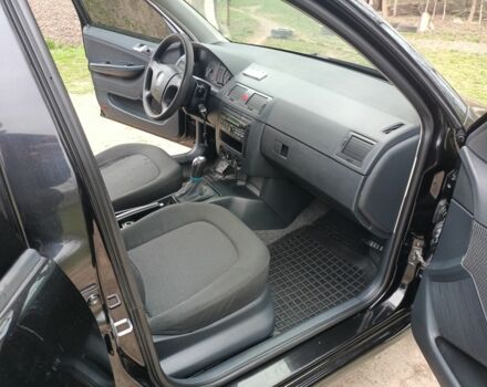 Черный Шкода Фабия, объемом двигателя 1.4 л и пробегом 232 тыс. км за 4999 $, фото 17 на Automoto.ua