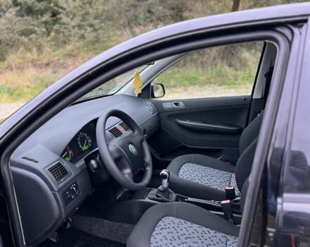 Черный Шкода Фабия, объемом двигателя 1.4 л и пробегом 220 тыс. км за 4450 $, фото 13 на Automoto.ua